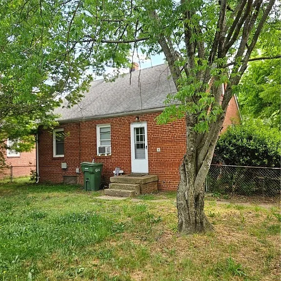 1400 Williamsburg Rd — Photo 2
