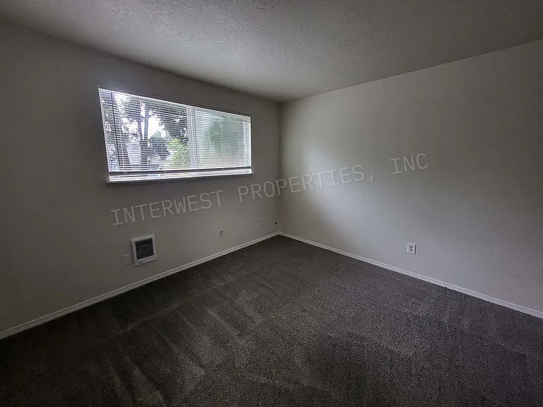 8231 N Fessenden St — Photo 13