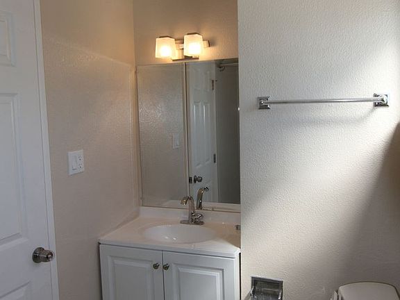 5th image of 4810 Hamilton Ave APT 01