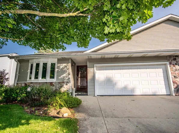 1606 Eden DRIVE, West Bend, WI 53095
