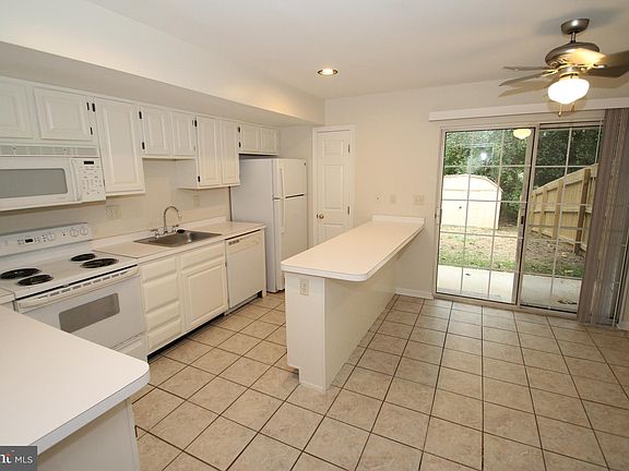 4th image of 141 Creekside Ct