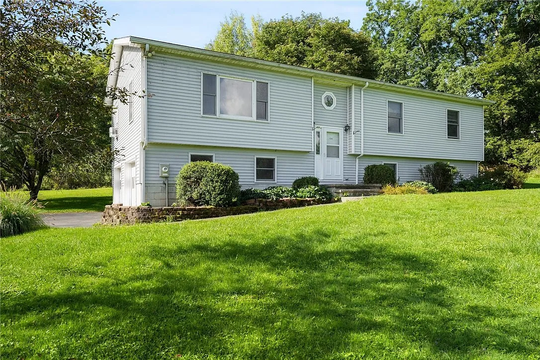 3 bed, 3.0 bath, 2316 sqft, $2,500 — Photo 3