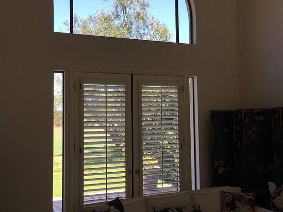 LIGHT & BRIGHT- BIG windows!