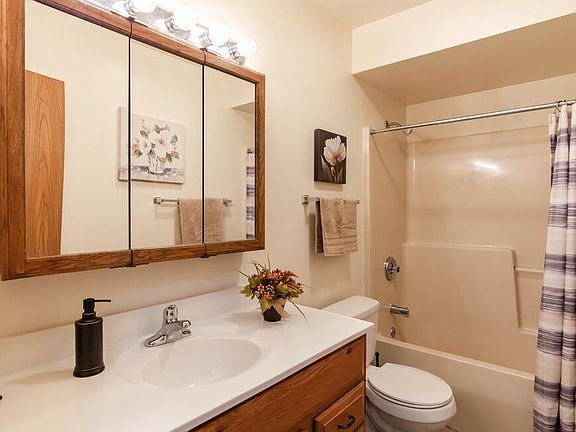 5th image of 316 Ash Ct #D