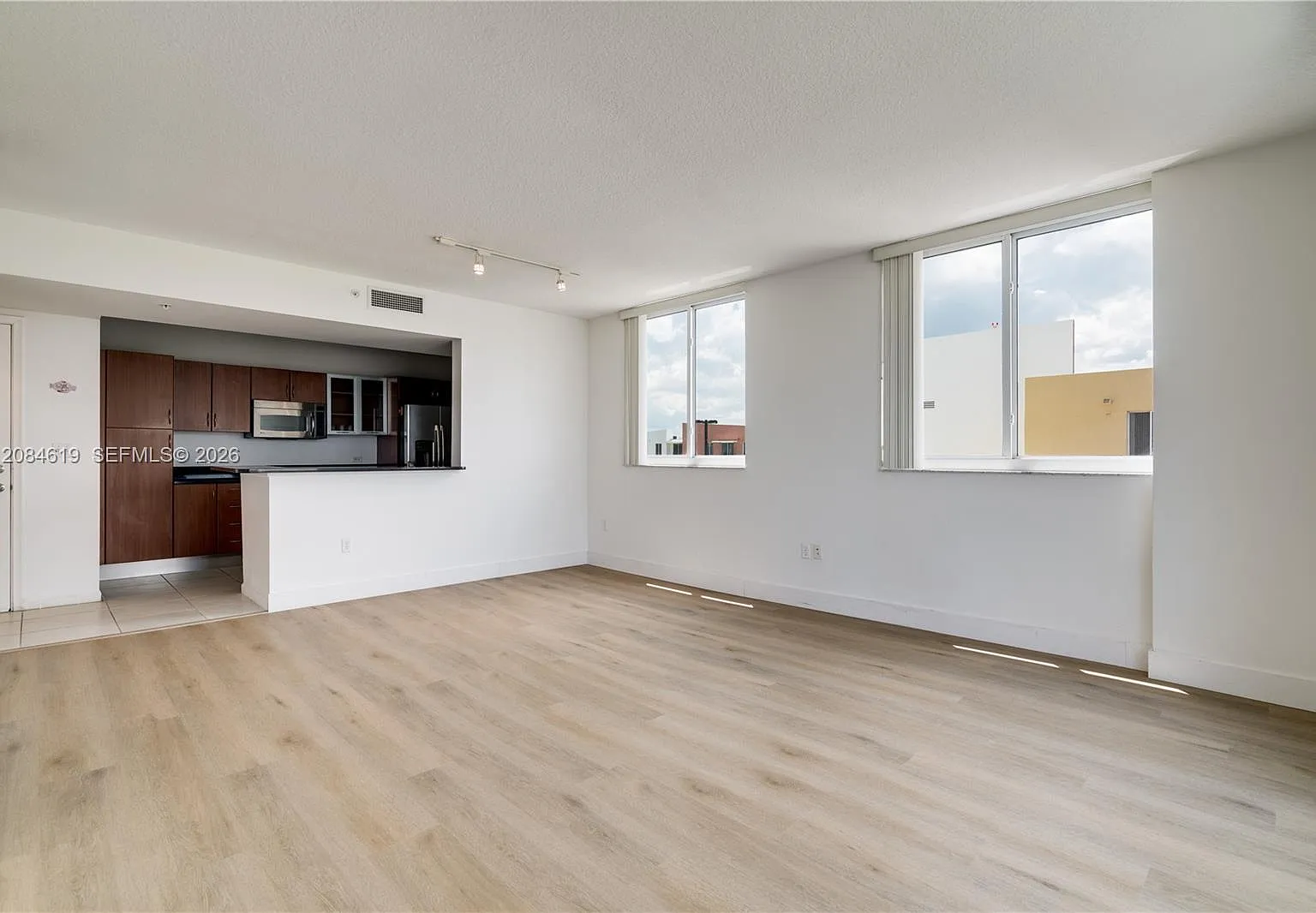 Venture At Aventura East — Photo 2