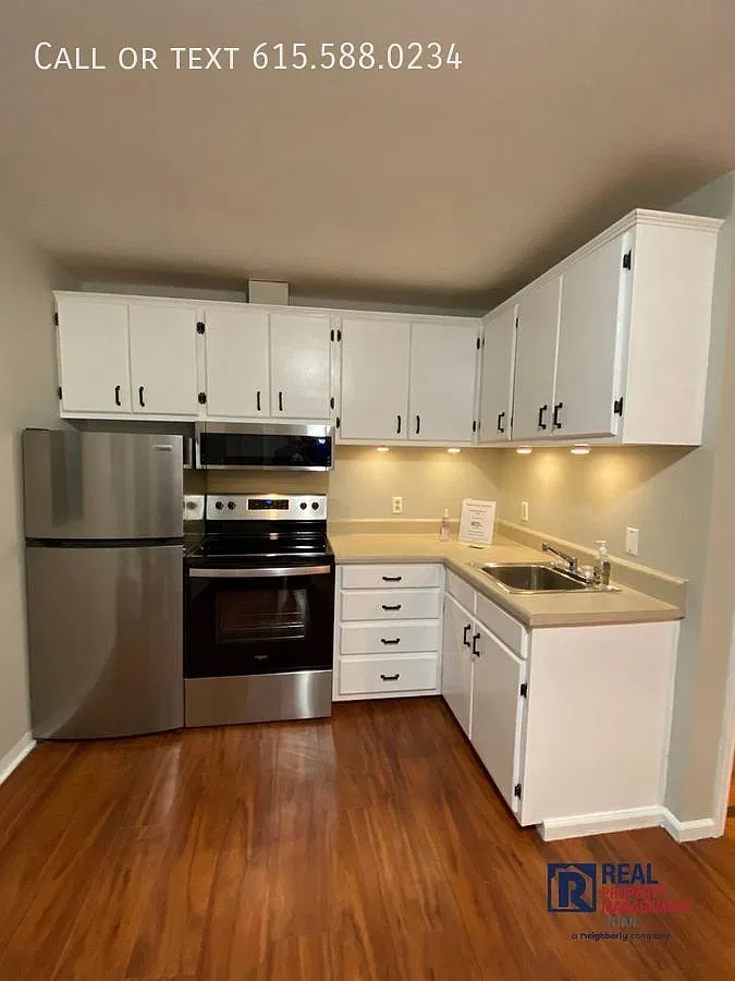 Studio Apartment Suite Pack Your Suitcase — Photo 1