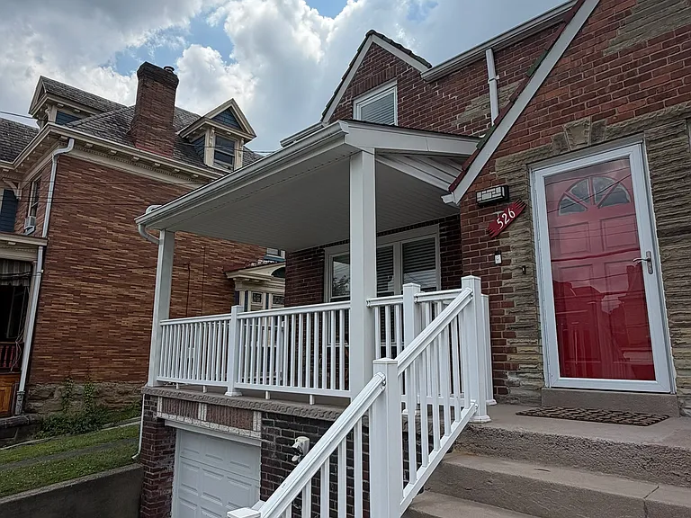 526 Bellaire Ave — Photo 3