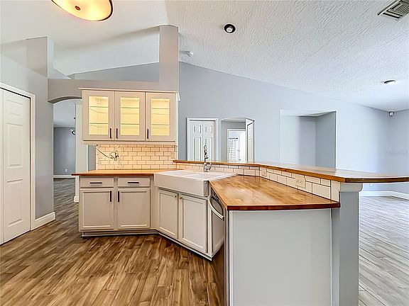 5th image of 3288 WALLACE AVENUE SE