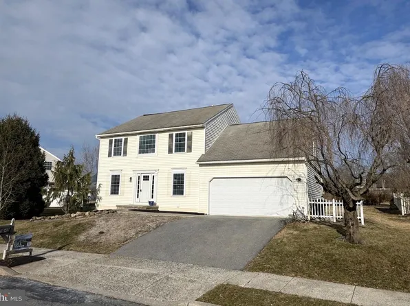 1049 Christina Dr, Leesport, PA 19533