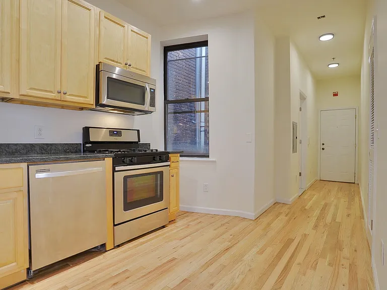 105 11th St #4F — Photo 7