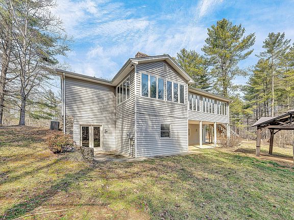 3rd image of 380 Countrywood Ln