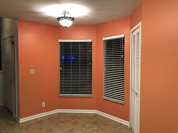 3rd image of 910 Black Pine Ct