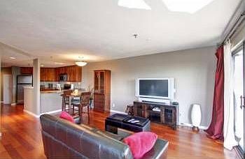 3rd image of 100 Park Ave W APT 1603