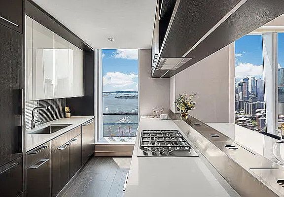 3rd image of 1 Manhattan Sq #67F
