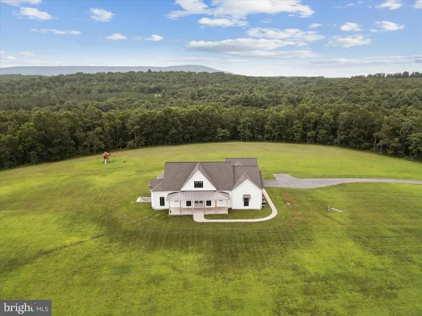 886 Middle Fork Rd, Cross Junction, VA 22625