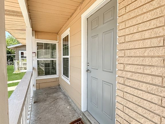 5th image of 4235 Redstone Dr