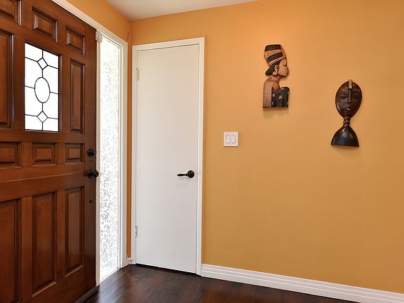 3rd image of 10528 Olive St