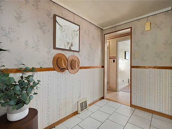 5th image of 1236 Hilton Ave