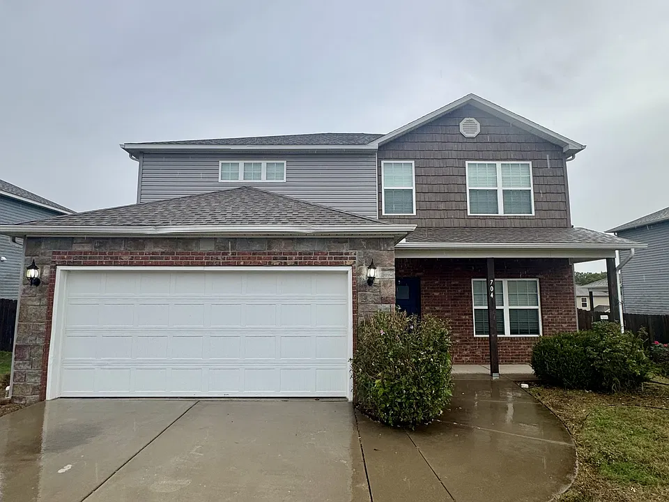 704 SW Loudon Dr