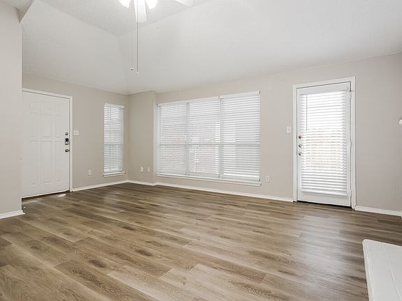 5th image of 1104 Driftwood Ln