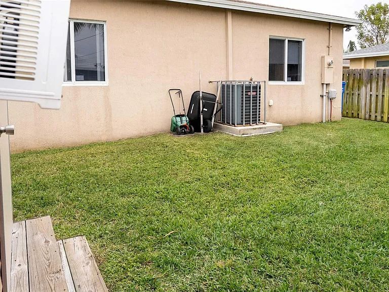 2710 NW 5th St — Photo 28