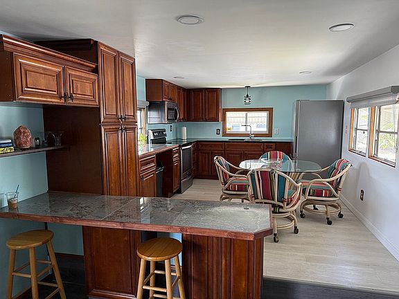 5th image of 31 Flores Dr