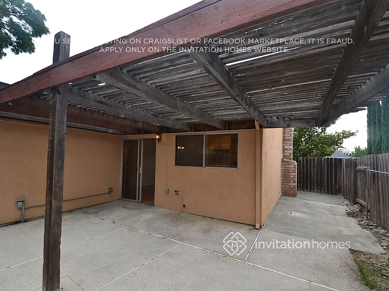 106 Brockton Ct — Photo 9