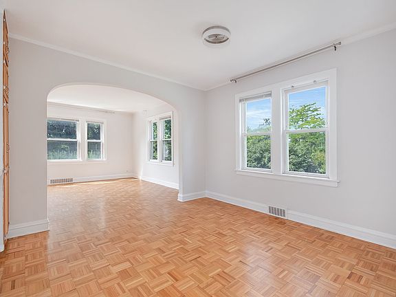 5th image of 1657 Mount Pleasant St