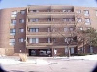 7 E Carriageway Dr APT 105, Hazel Crest, IL 60429