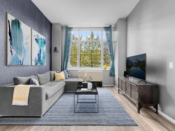 635 W 42nd St APT 3C, New York, NY 10036