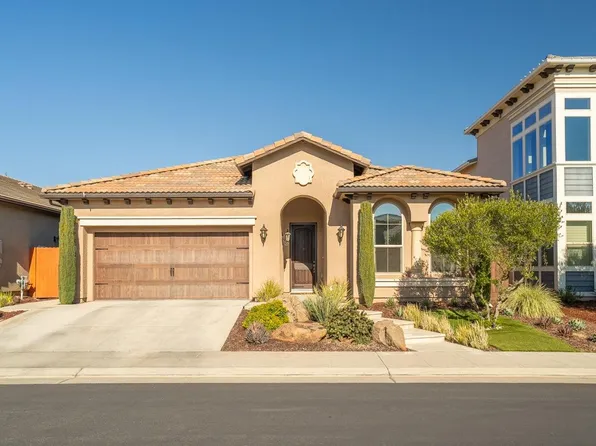 1682 E Benvenuto Dr, Fresno, CA 93730