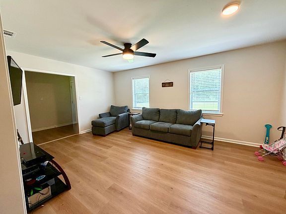 5th image of 601 Ogilsvie St