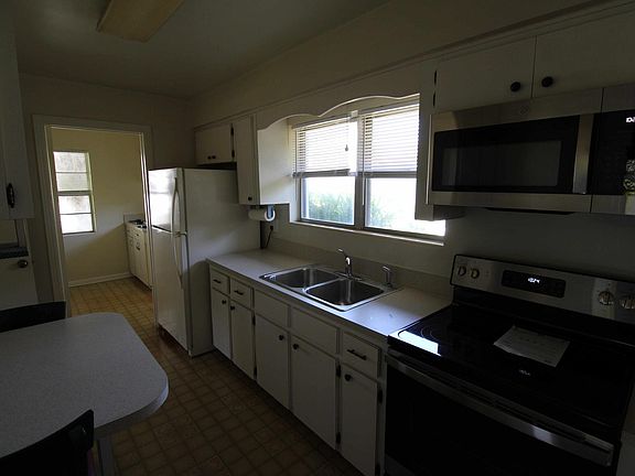 2nd image of 810 E Melbourne Ave