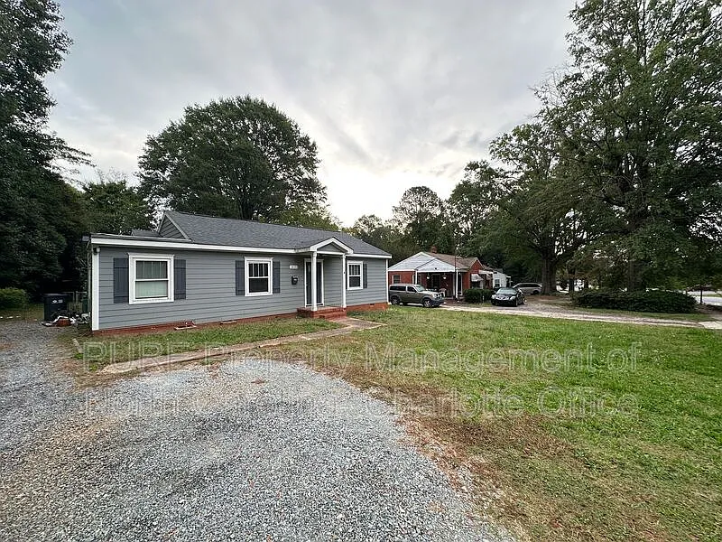 3 bed, 2.0 bath, 1146 sqft, $1,829 — Photo 2