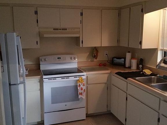 3rd image of 241 Lomond Dr #B