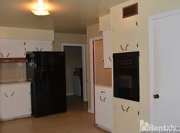 4th image of 4006 Willowbrook Dr