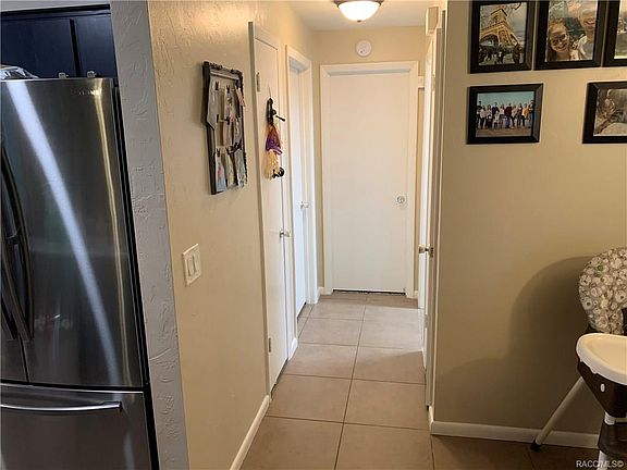 5th image of 228 W Goldentuft Ct