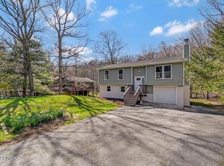 296 Wild Acres Dr, Dingmans Ferry, PA 18328