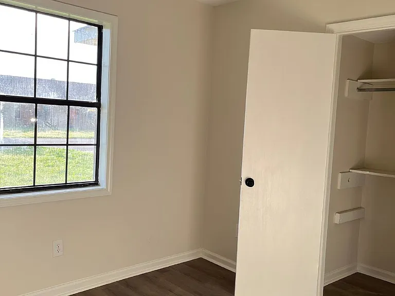 820 Smith Ave — Photo 11