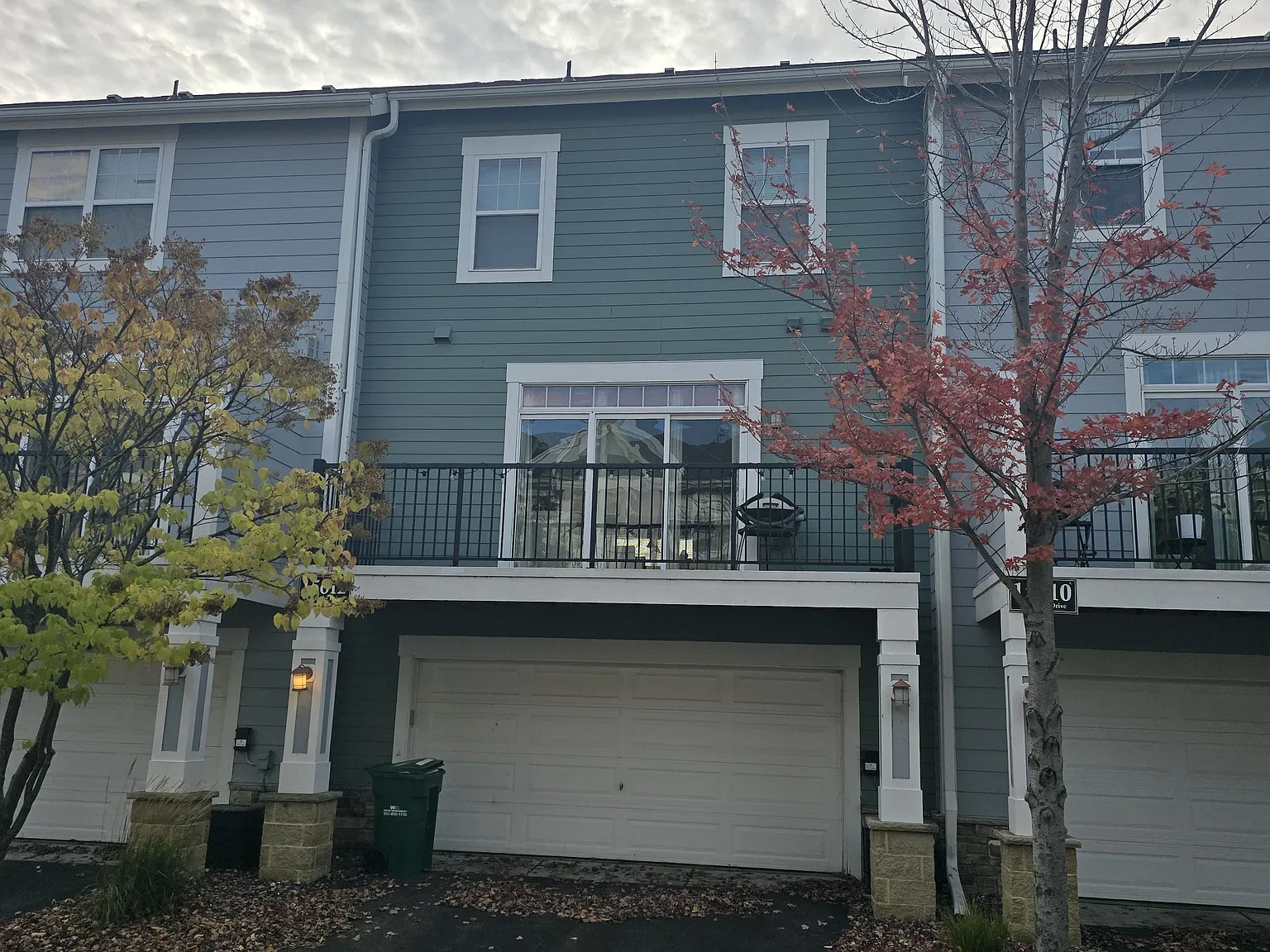 3 bed, 2100 sqft, $2,795 — Photo 3