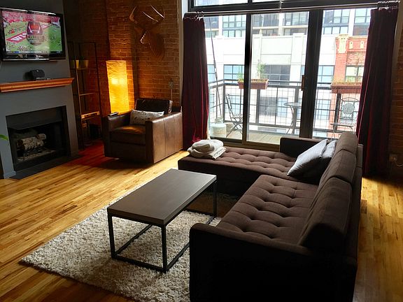 2nd image of 728 W Jackson Blvd APT 623