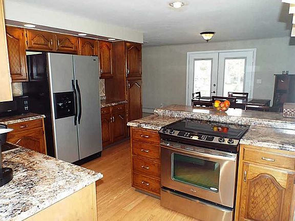 5th image of 2448 Carriage Hill Dr