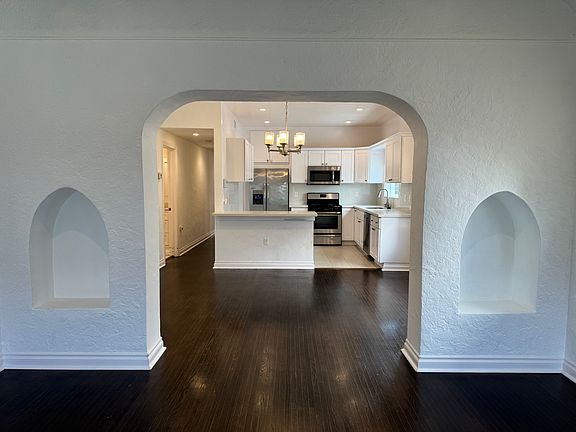 4th image of 437 N Ogden Dr