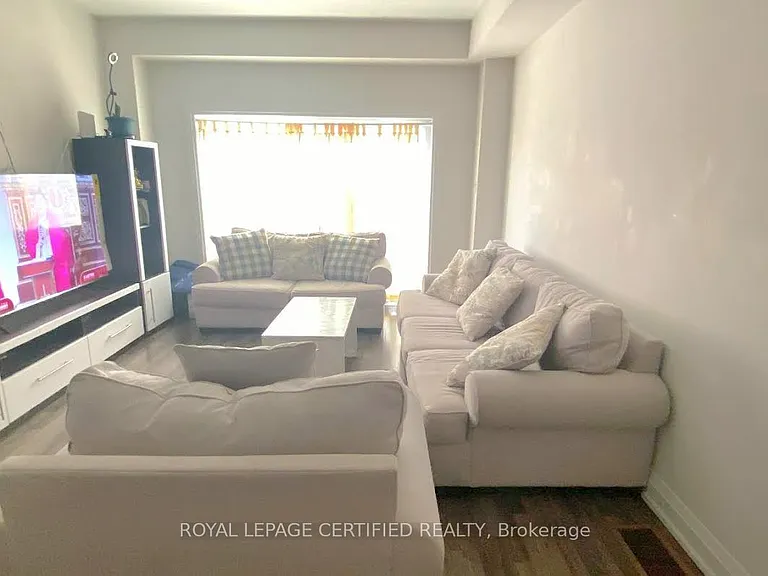 1762 A Lawrence Ave W #1 — Photo 3