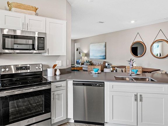 2nd image of 3923 Willowbrook Dr