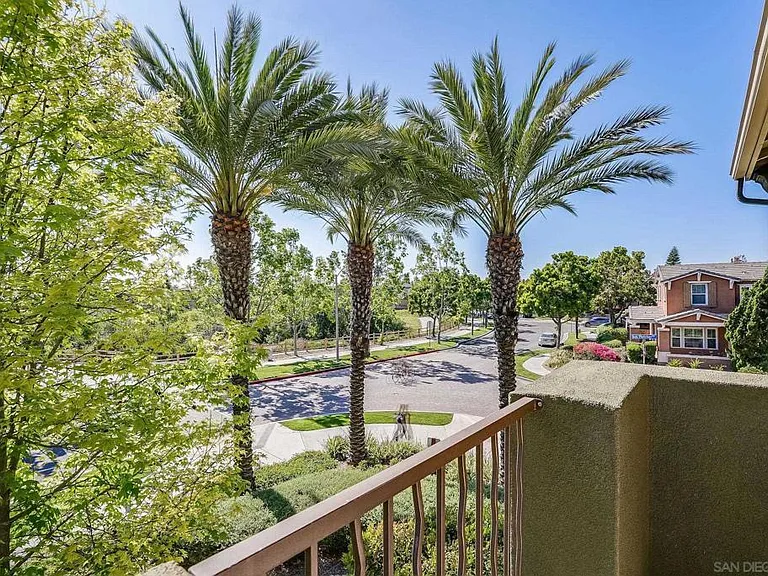 1876 Champagne Ct #5 — Photo 9