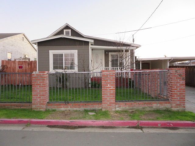 1st image of 506 Parker Ln
