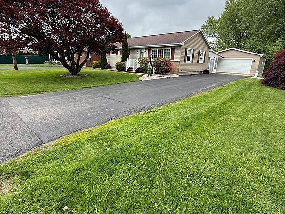 3rd image of 803 S Scotland Ln
