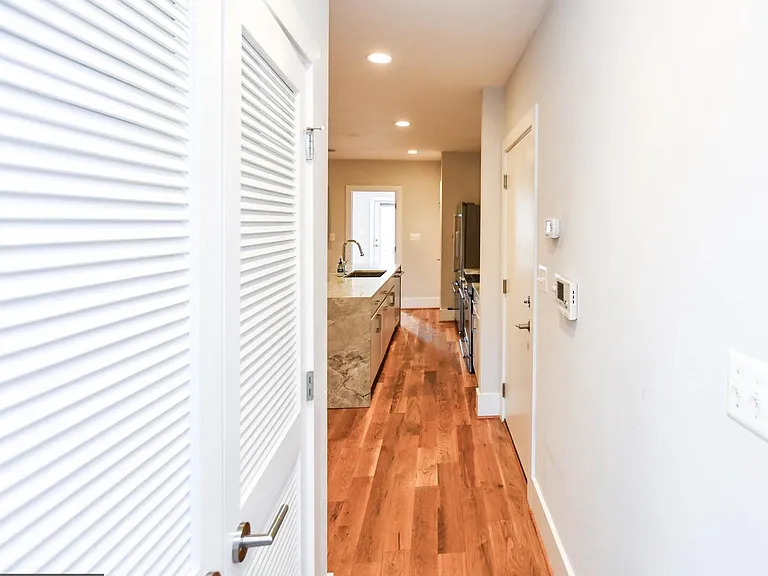 913 Quincy St NE #3 — Photo 27