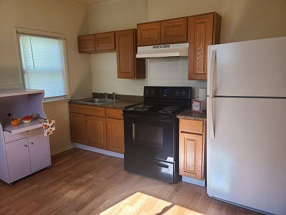 3rd image of 36B Hepper St